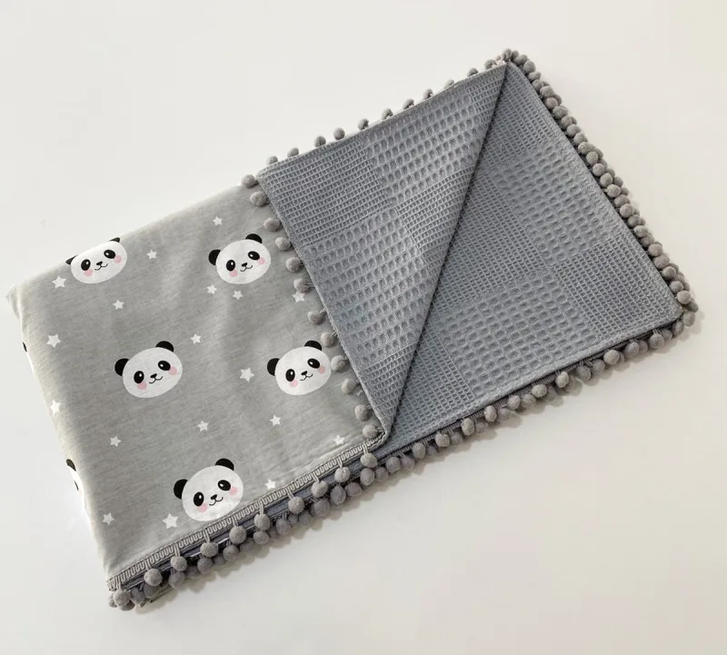 GRİ PANDA DESEN ÇİFT TARAFLI PONPONLU PİKE